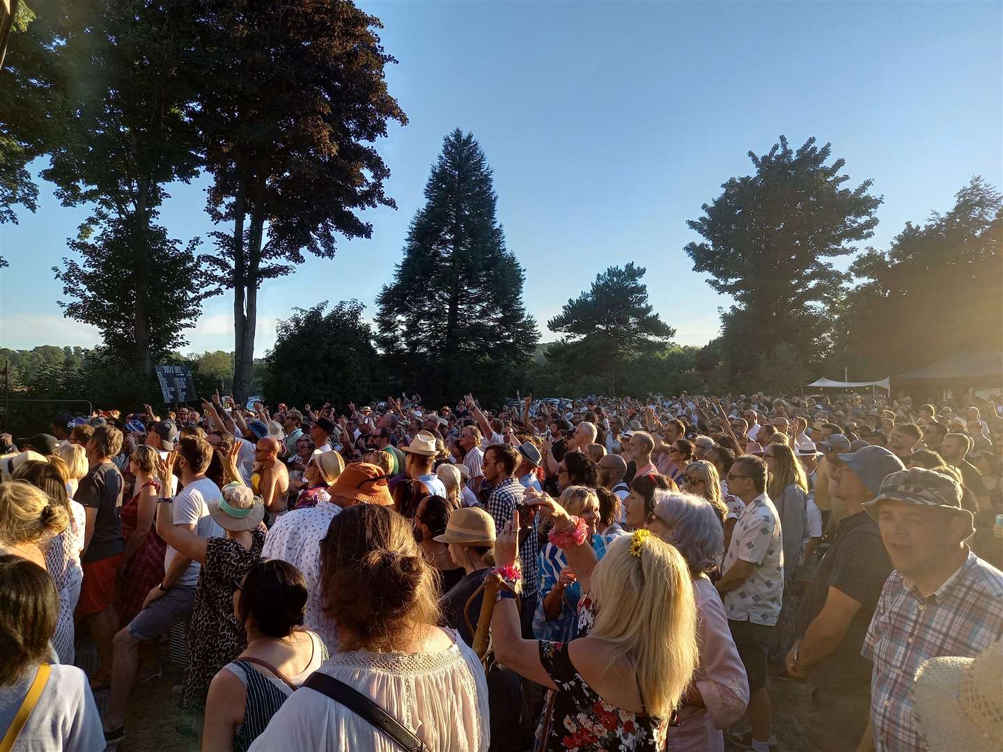 Hundreds enjoyed Supergrass