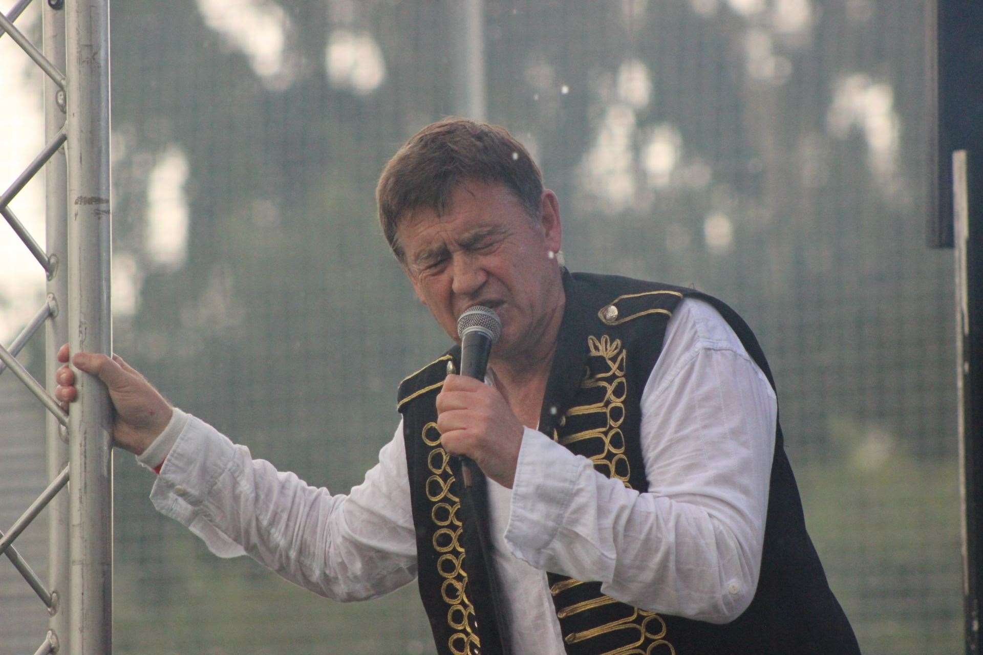 Wet, wet, wet: Marvellous Mo singing in the rain at Woodfest, Sittingbourne, on Saturday. Picture: John Nurden (14413506)