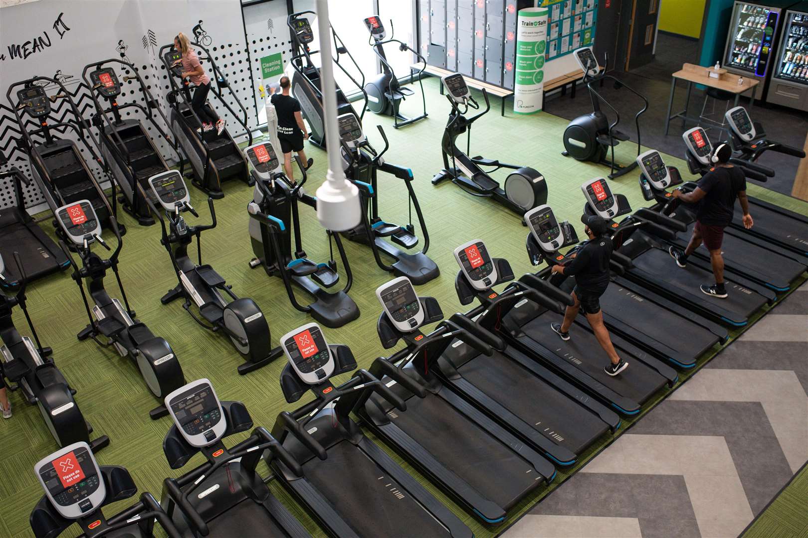 Social distancing at PureGym (Jacob King/PA)