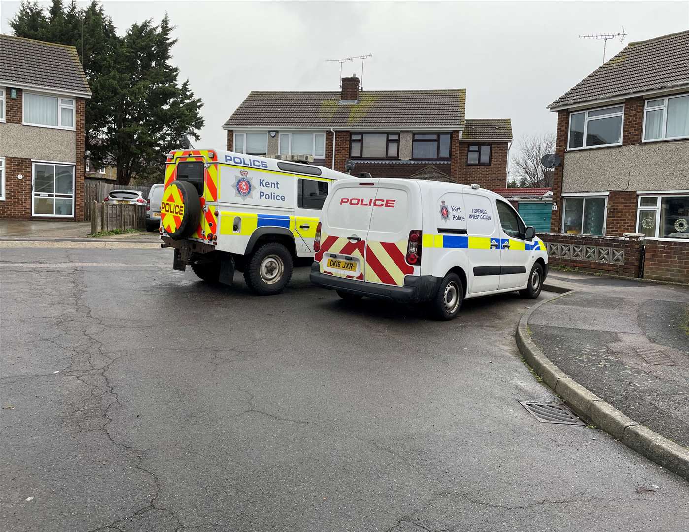 Forensics and officers in Medway Close, Sittingbourne