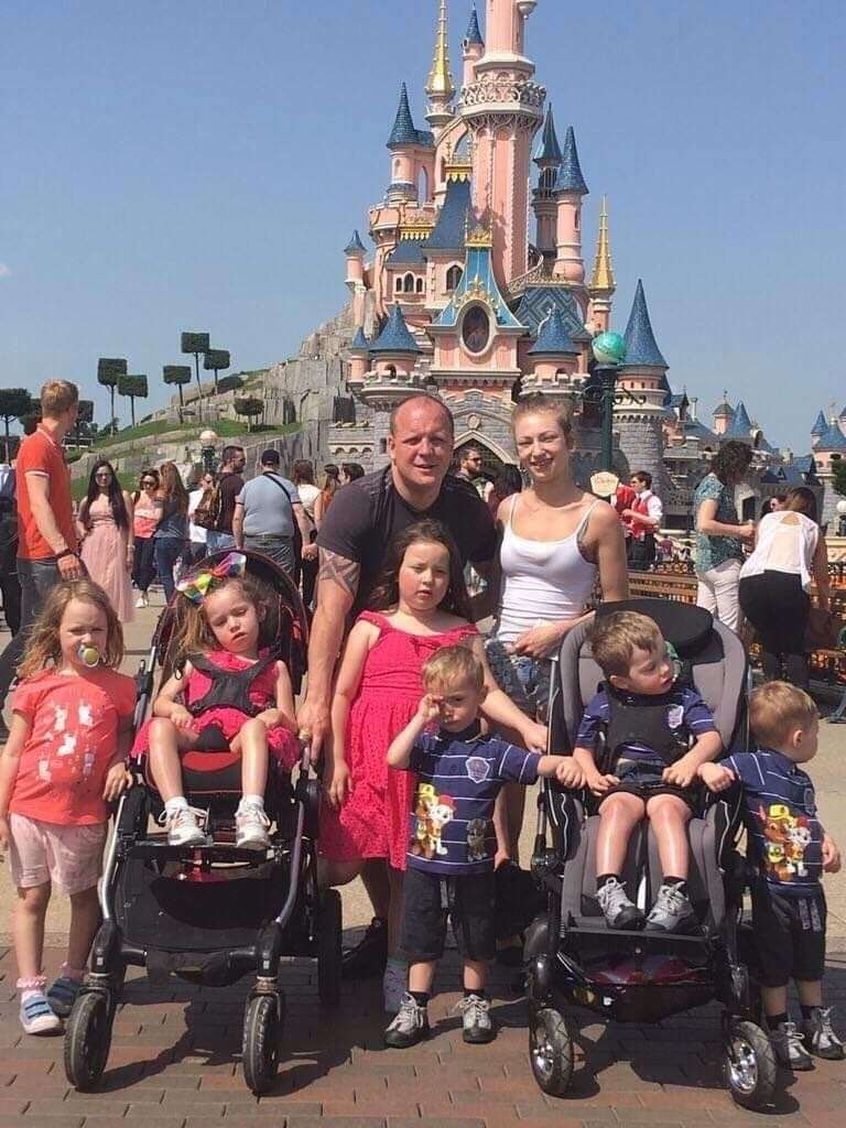 Lloyd Jones with his girlfriend Rachel Anderson, with Ollie and Laillah and their siblings Amellia, Stevie, Charllie and Buddy (12956535)