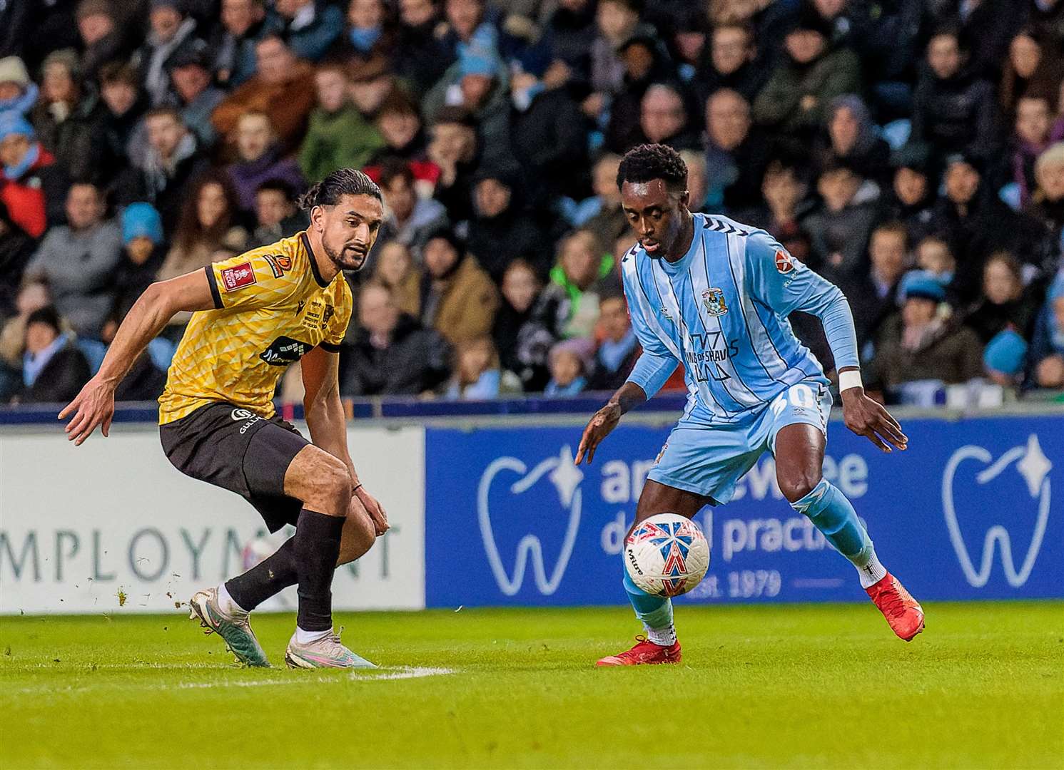 Harry Kyprianou pays close attention to Fabio Tavares. Picture: Helen Cooper