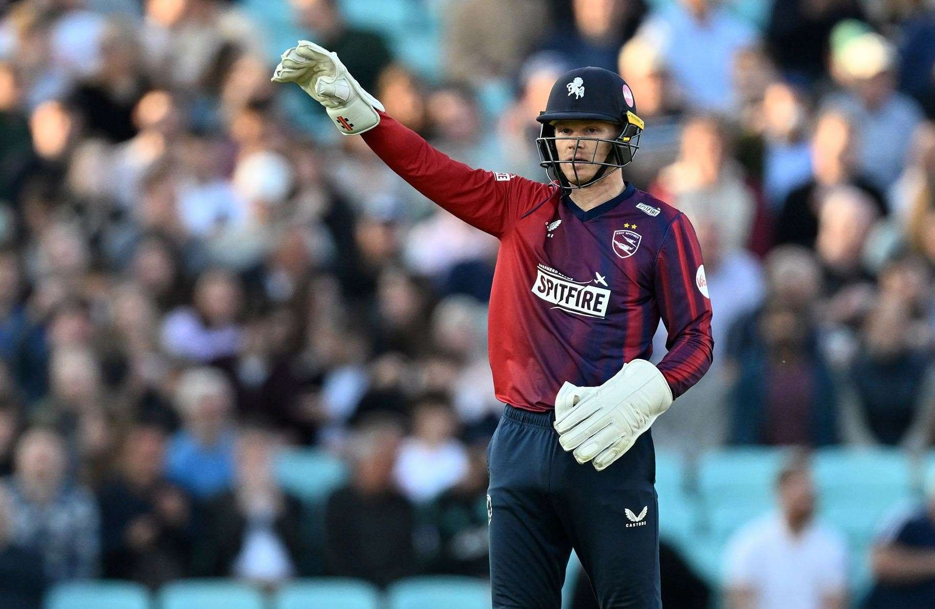 Sam Billings sets his field. Picture: Keith Gillard