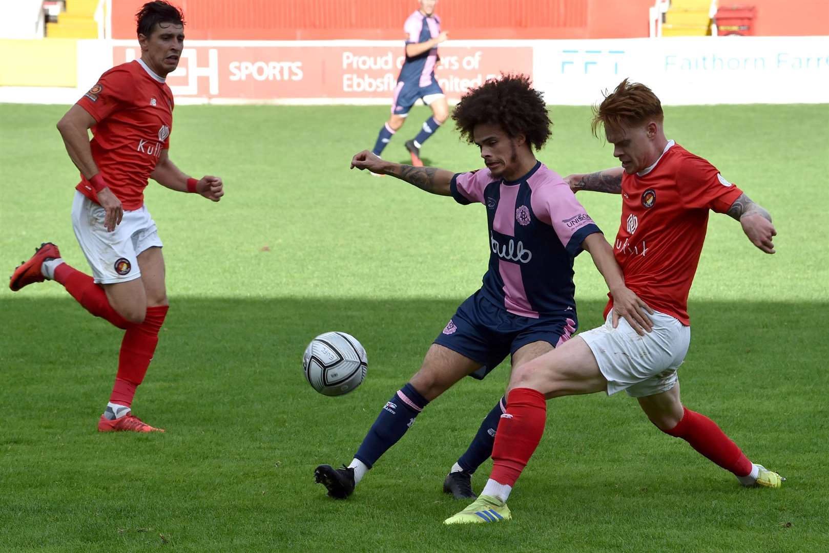 Fleet's Will Wood gets tight to Dulwich's Lewis White. Picture: Keith Gillard (42639048)