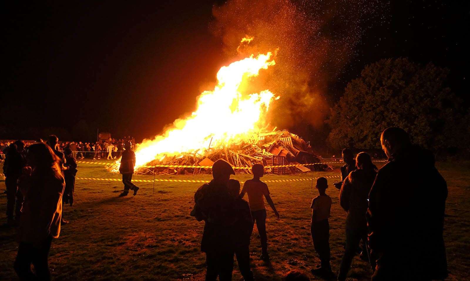 Families should aim to attend organised displays, says the Environment Agency