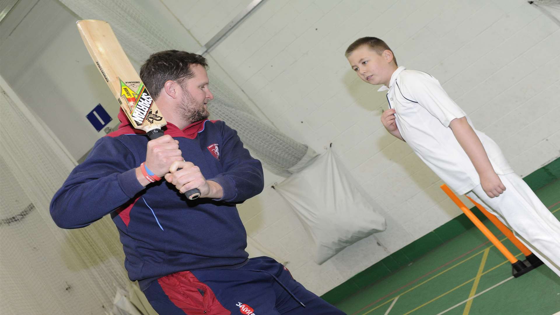 Kent Cricket Ground, Canterbury. Ryan Belsey meets club captain Rob Key. Rob gives Ryan a few tips. Picture: Tony Flashman FM3559319