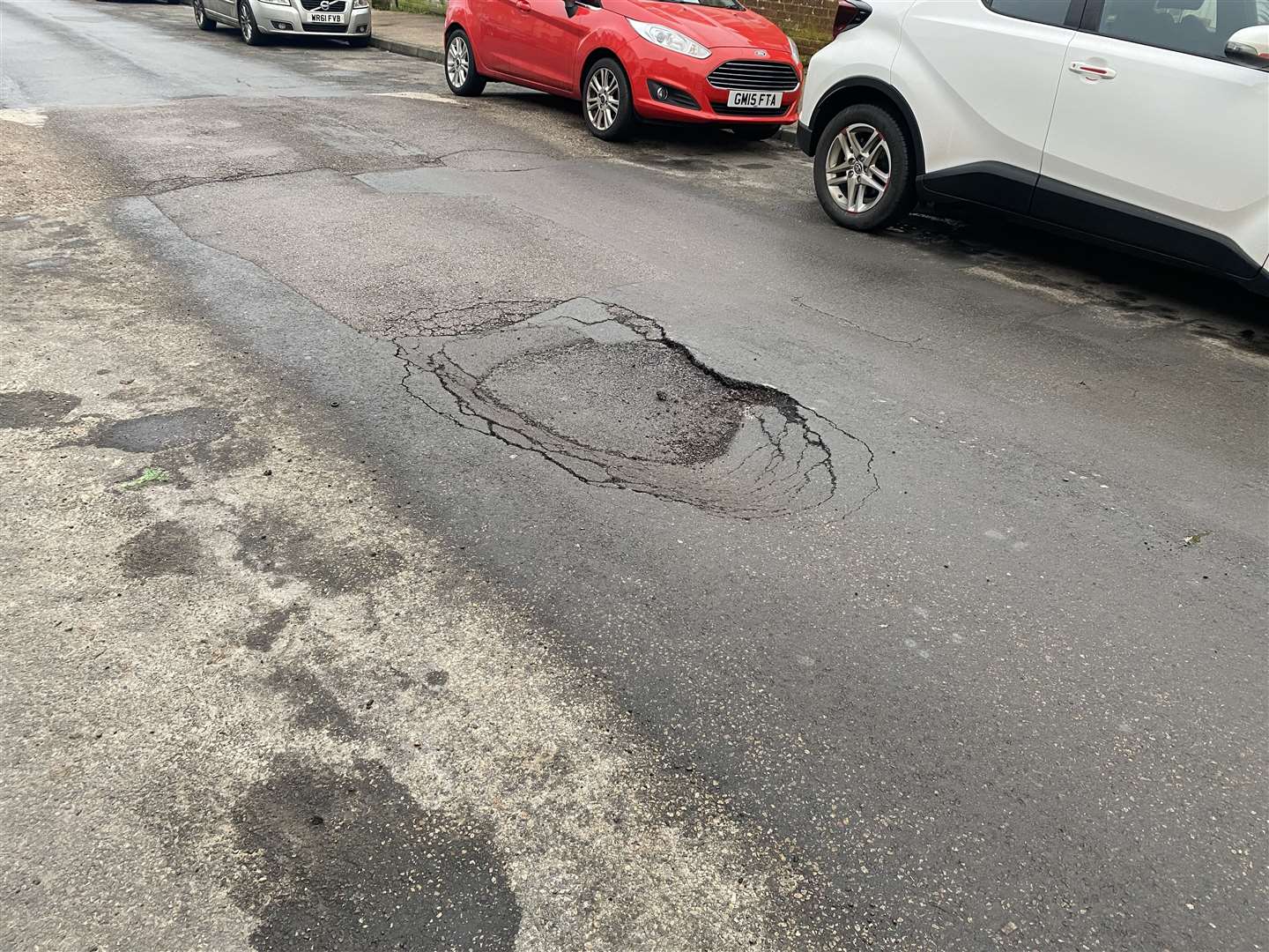 The depression in the road beginning to drop in Milton Street, Barming (62030018)