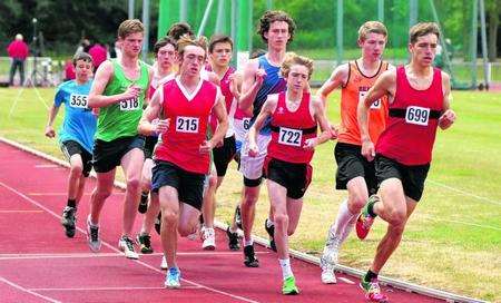 Intermediate boys' 1500m final