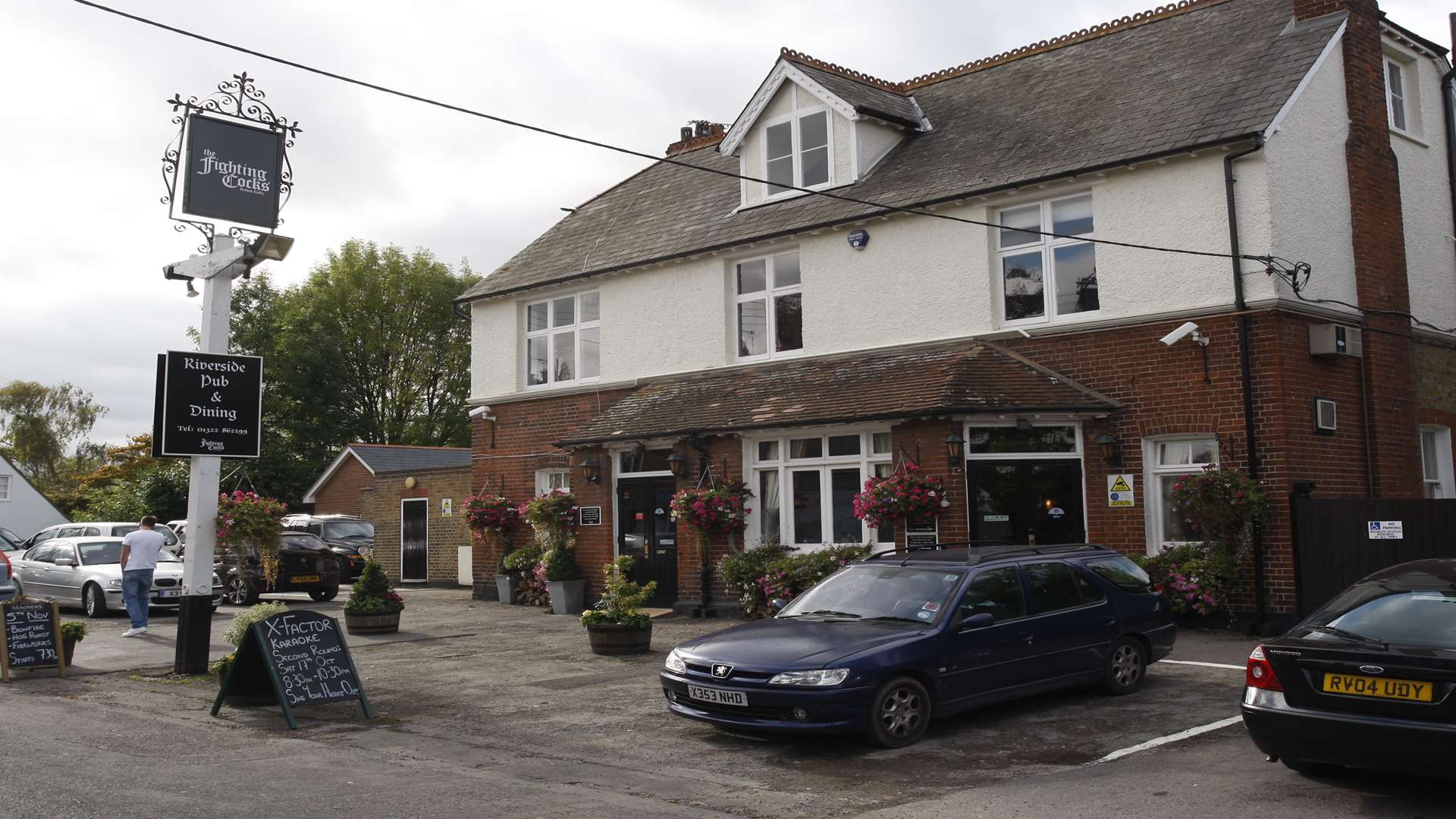 Pub landlord of The Fighting Cocks in Horton Kirby rules out a change ...