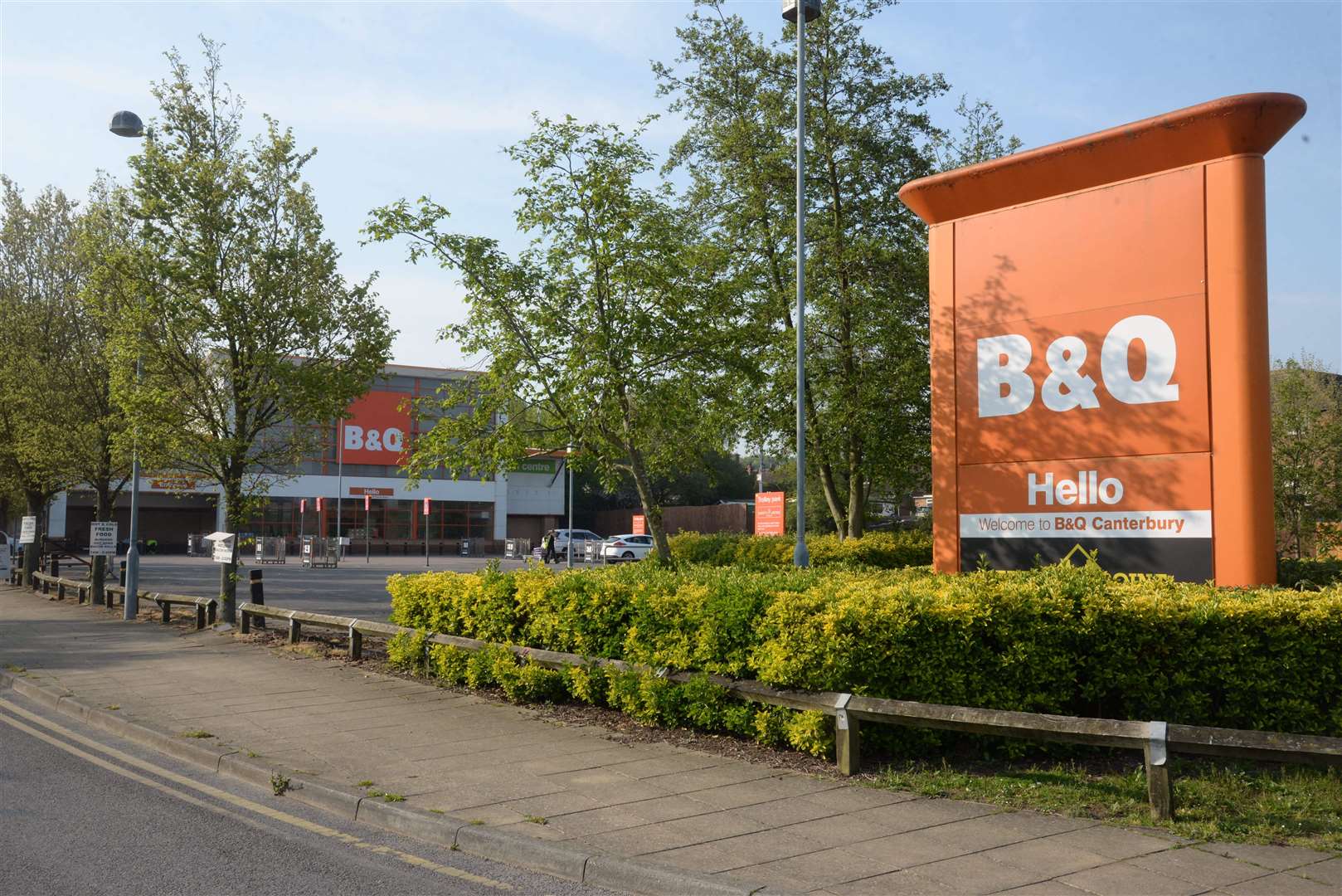 The B&Q store boasts a 280+ space car park which will be used by Aldi and coffee shop customers