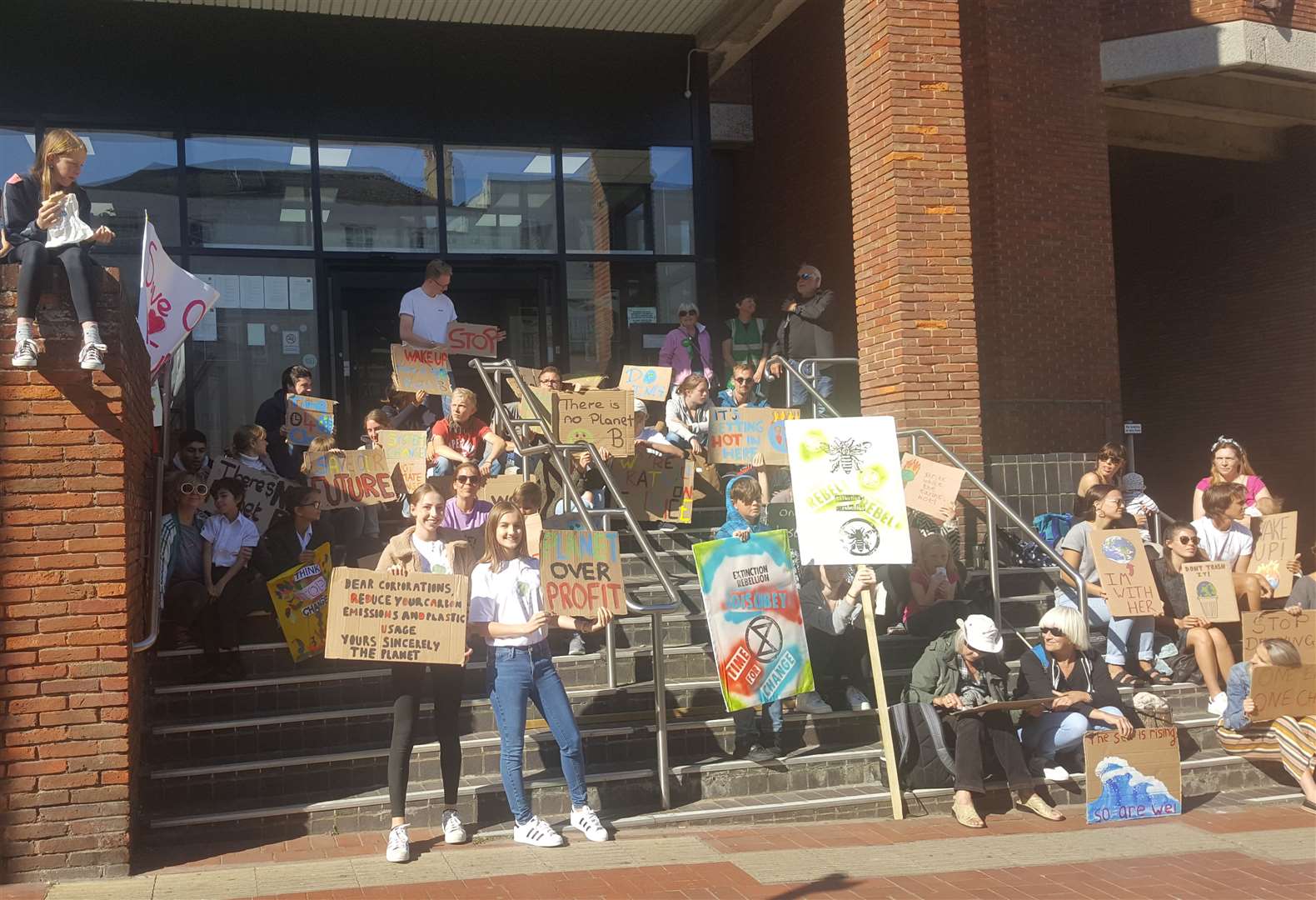 Campaingers outside Thanet council's offices (17045386)