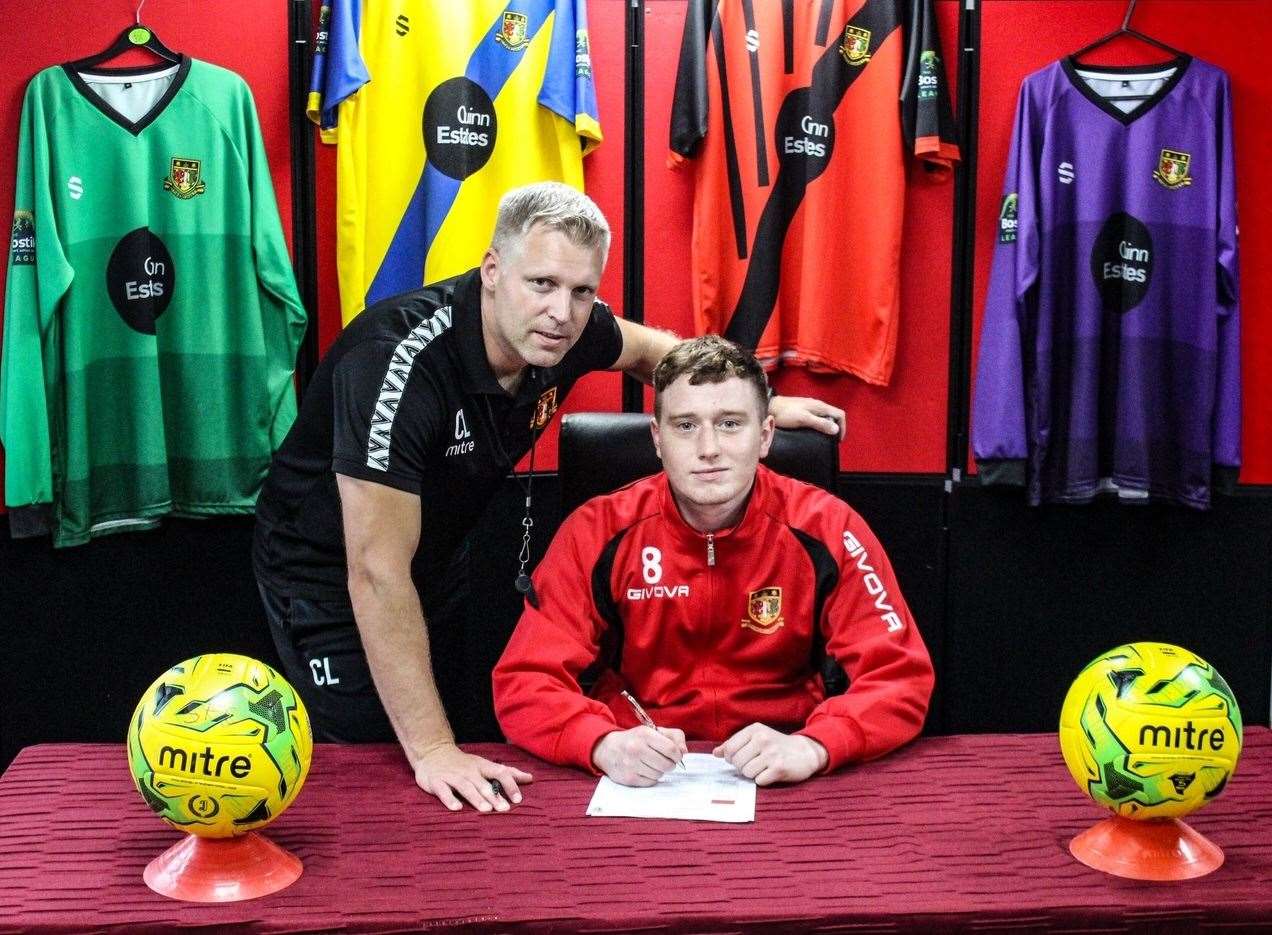 Chris Lynch welcomes new goalkeeper Tom Benham Picture: Sittingbourne FC