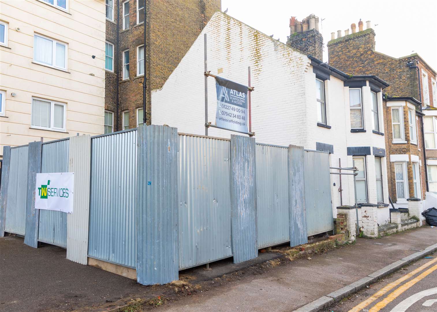 The side of the house is cordoned off while work took place. Picture: Ed Strickland/Red 8 Gallery