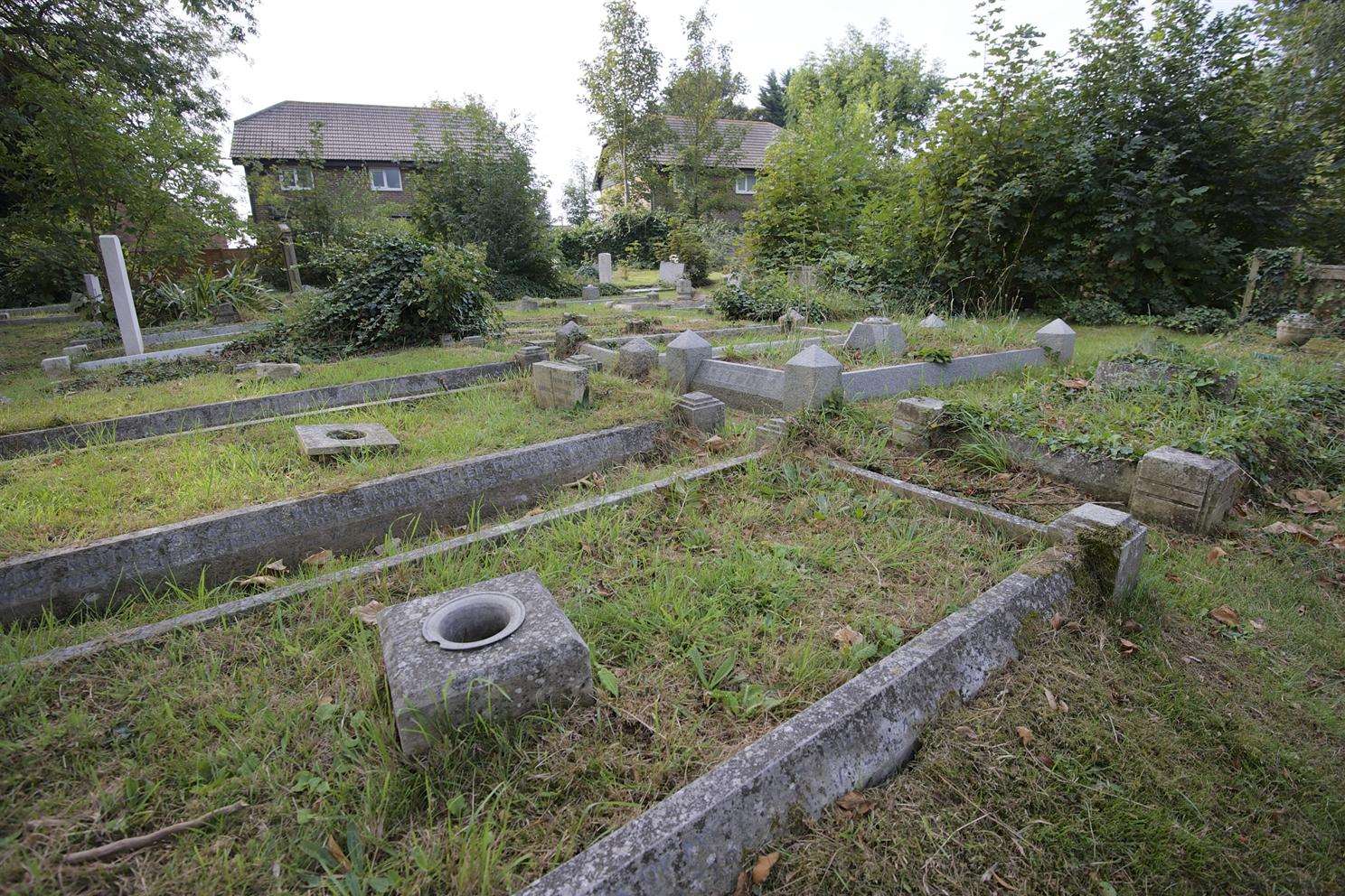 Views of the graveyard at Union Road, Minster