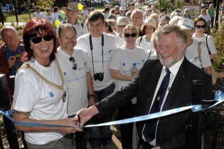 Janet Street-Porter and Lord Mayor, Cllr Ian Thomas start the Alzheimer's disease memory walk at Whitstable Castle.