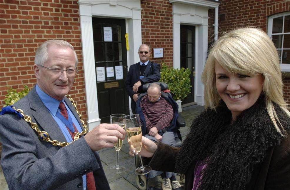 Actress Sally Lindsay will lead the Memory Walk at Leeds Castle