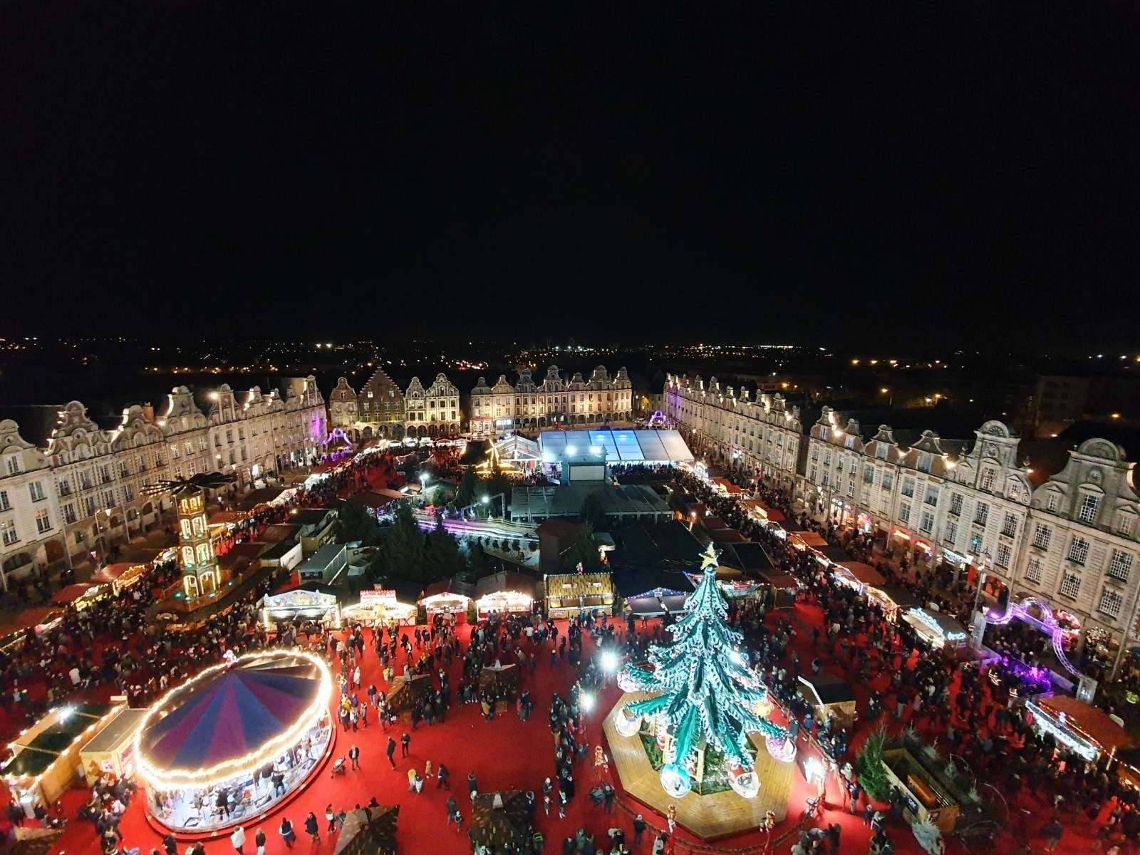 A view of the Arras Christmas market from the wheel (23230507)