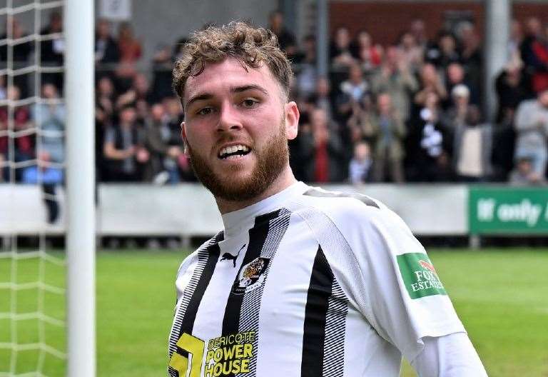 Dartford striker Harvey Bradbury to remain at Princes Park after club ...