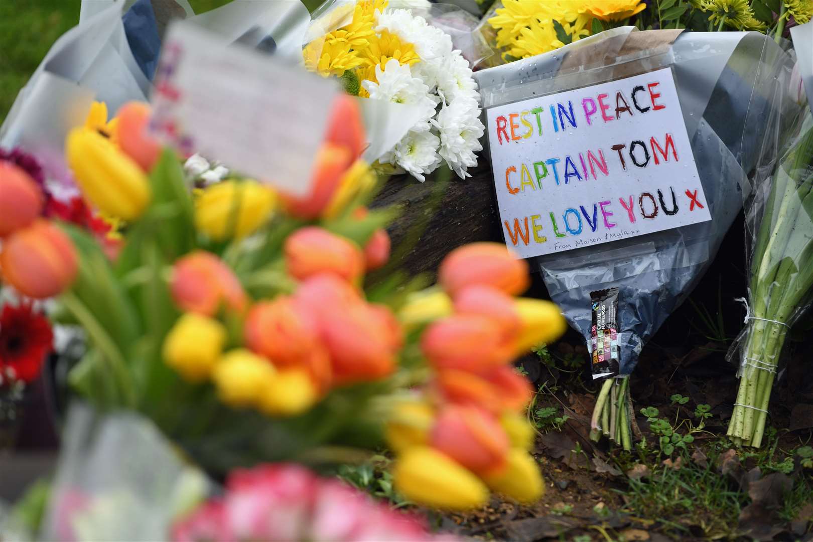 Fond words for Sir Tom outside his home in Marston Moretaine (Kirsty O’Connor/PA)