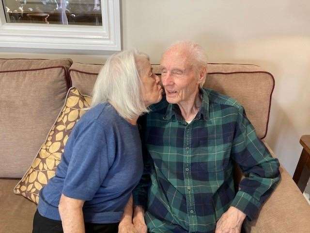 Geoffrey and Helen Isteed share a kiss. Picture: Elizabeth Abrahams