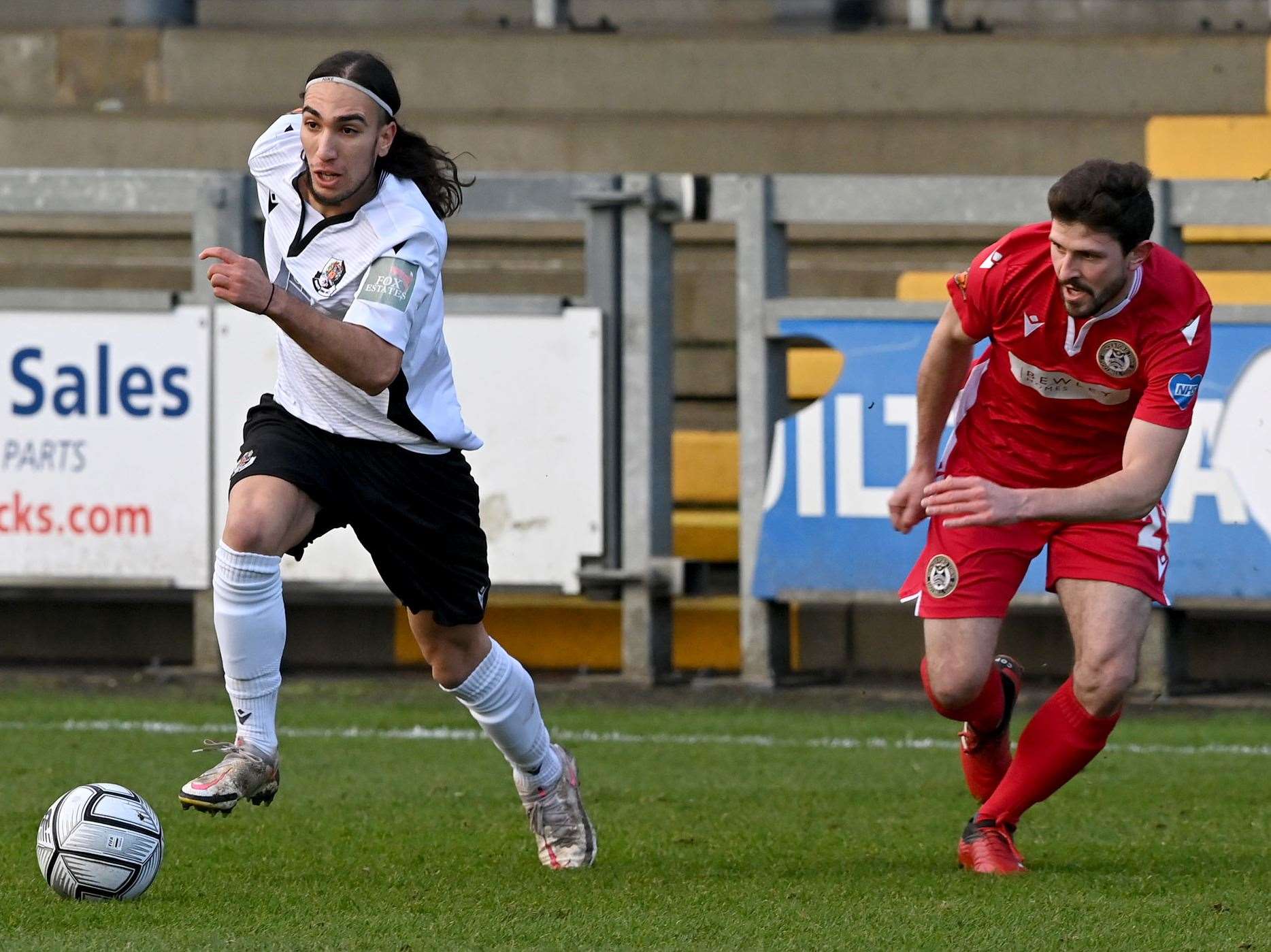 Dartford's Nassim L'Ghoul bursts forward against Hungerford. Picture: Keith Gillard (43982276)