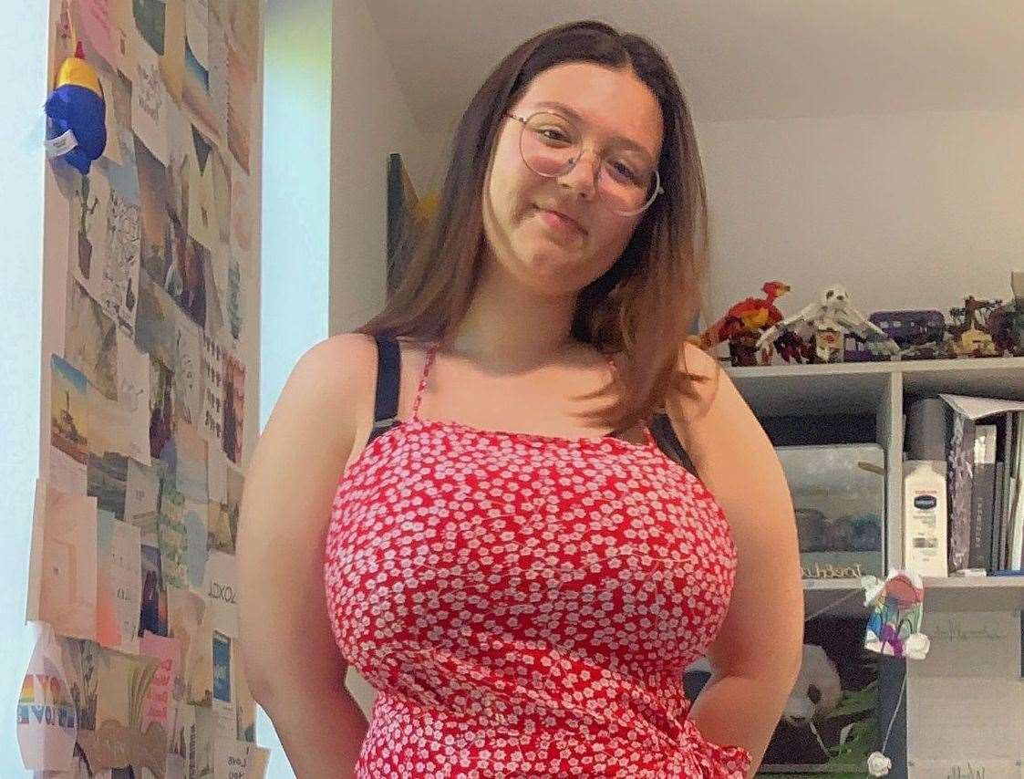 Glasgow woman crippled by huge 32GG boobs and taunted by cruel 'lads'  DENIED breast reduction by NHS