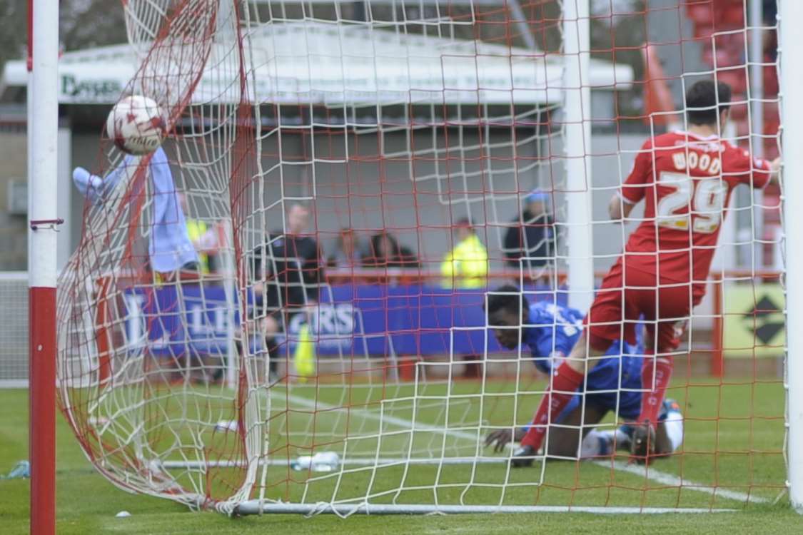 However Gills are not to be denied and Jermaine McGlashan heads the winner with nine minutes left