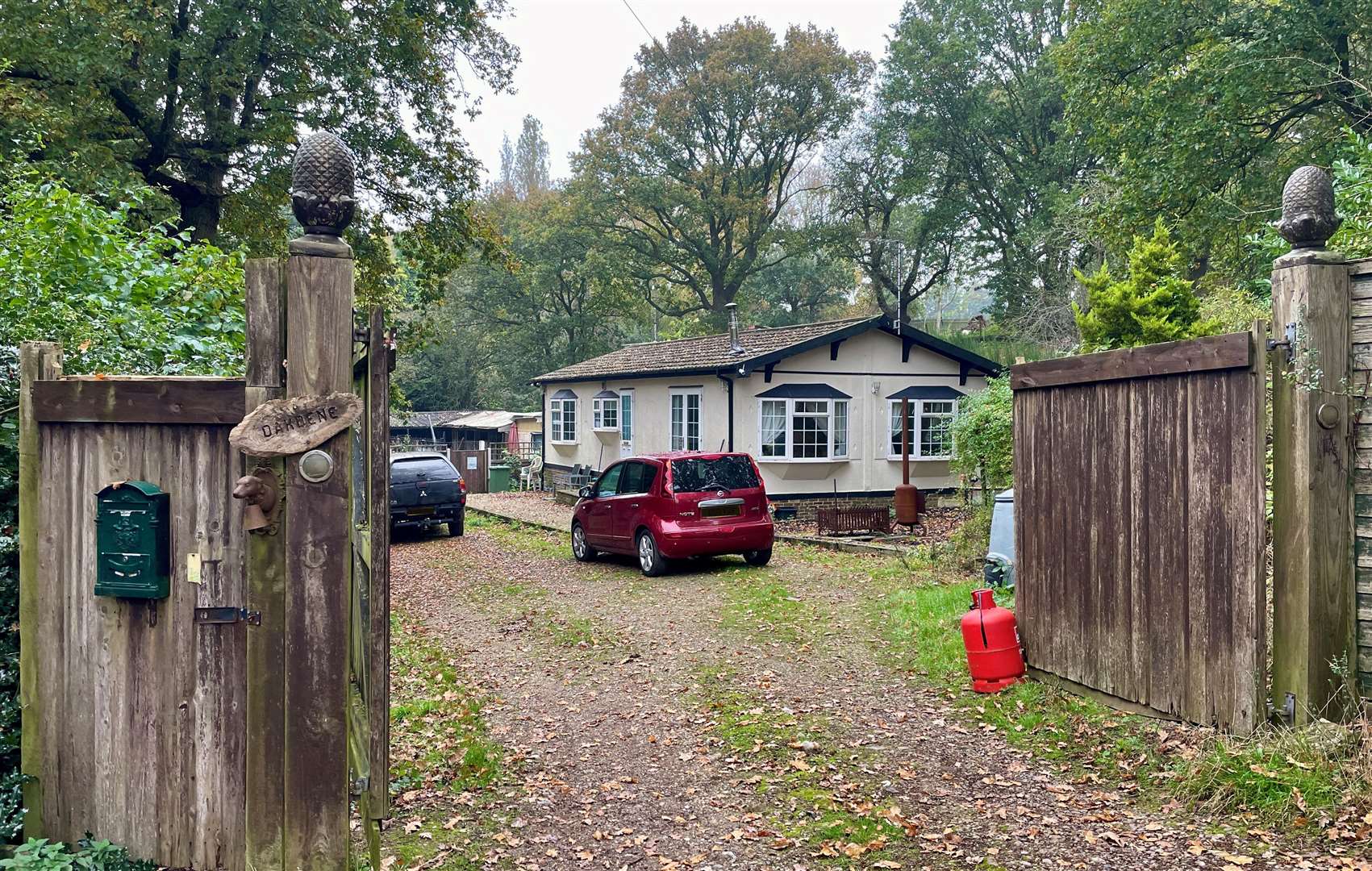 The site in Oakdene is currently occupied by one mobile home and an outbuilding used as kennels.