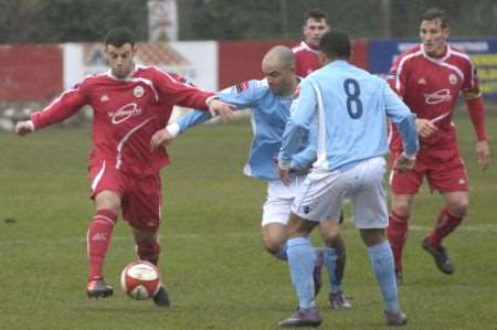 Hythe's Michael Yianni v Dulwich Hamlet