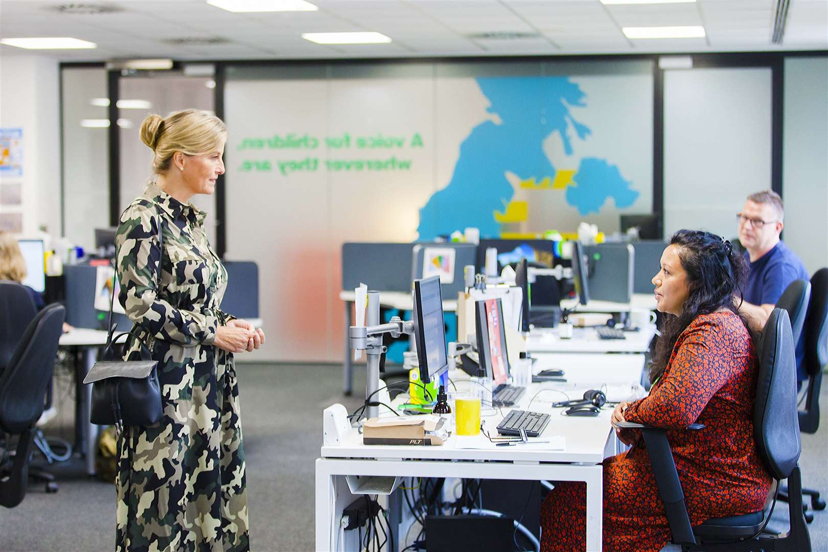 The countess meeting Childline staff (Megan Taylor/PA)