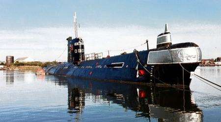 Russian sub on the River Medway