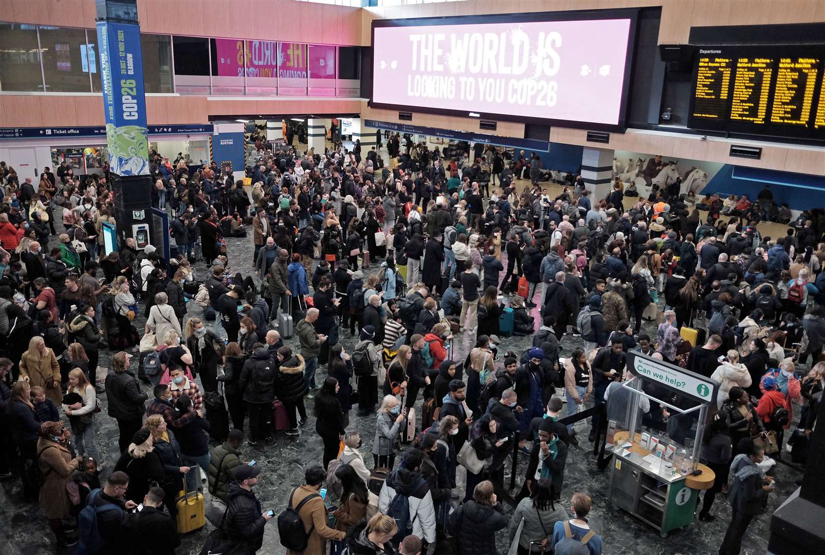 Passengers stuck at Euston station (Yui Mok/PA)