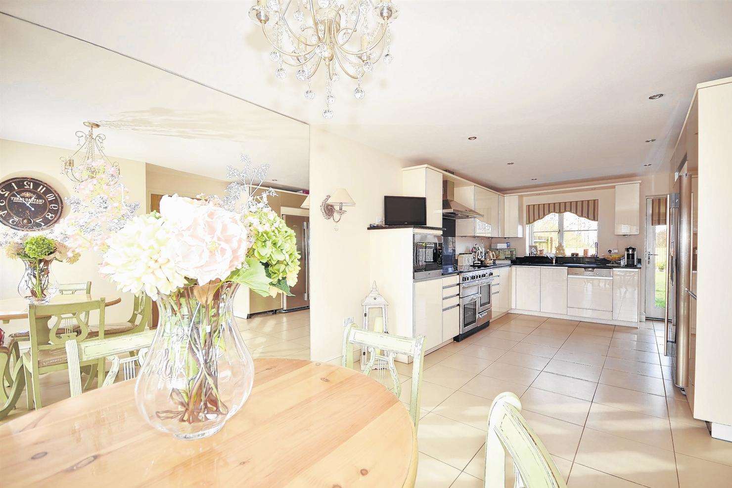 Kitchen-dining area Oast Court Farm, East Malling