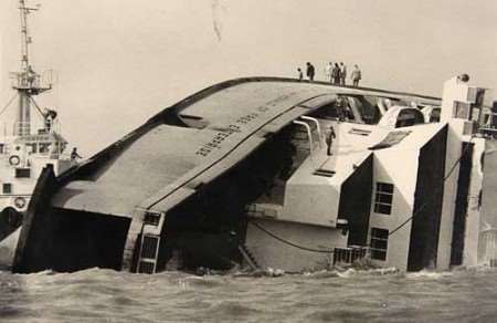 193 passengers and crew were killed in the disaster