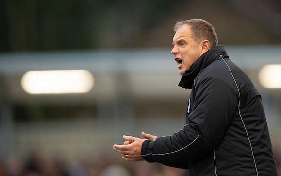 Gills boss Steve Lovell encourages his men on at Slough Picture: Ady Kerry (5727803)