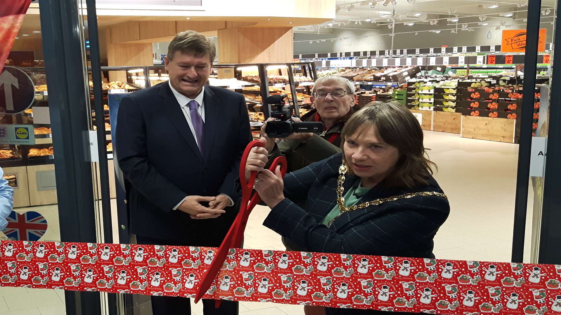 District council chairman Sue Chandler cut the ribbon