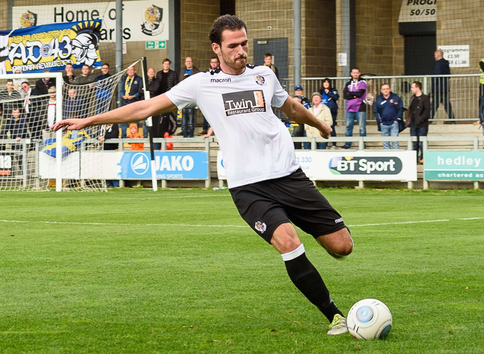 Dartford centre-half Ronnie Vint Picture: Tony Jones