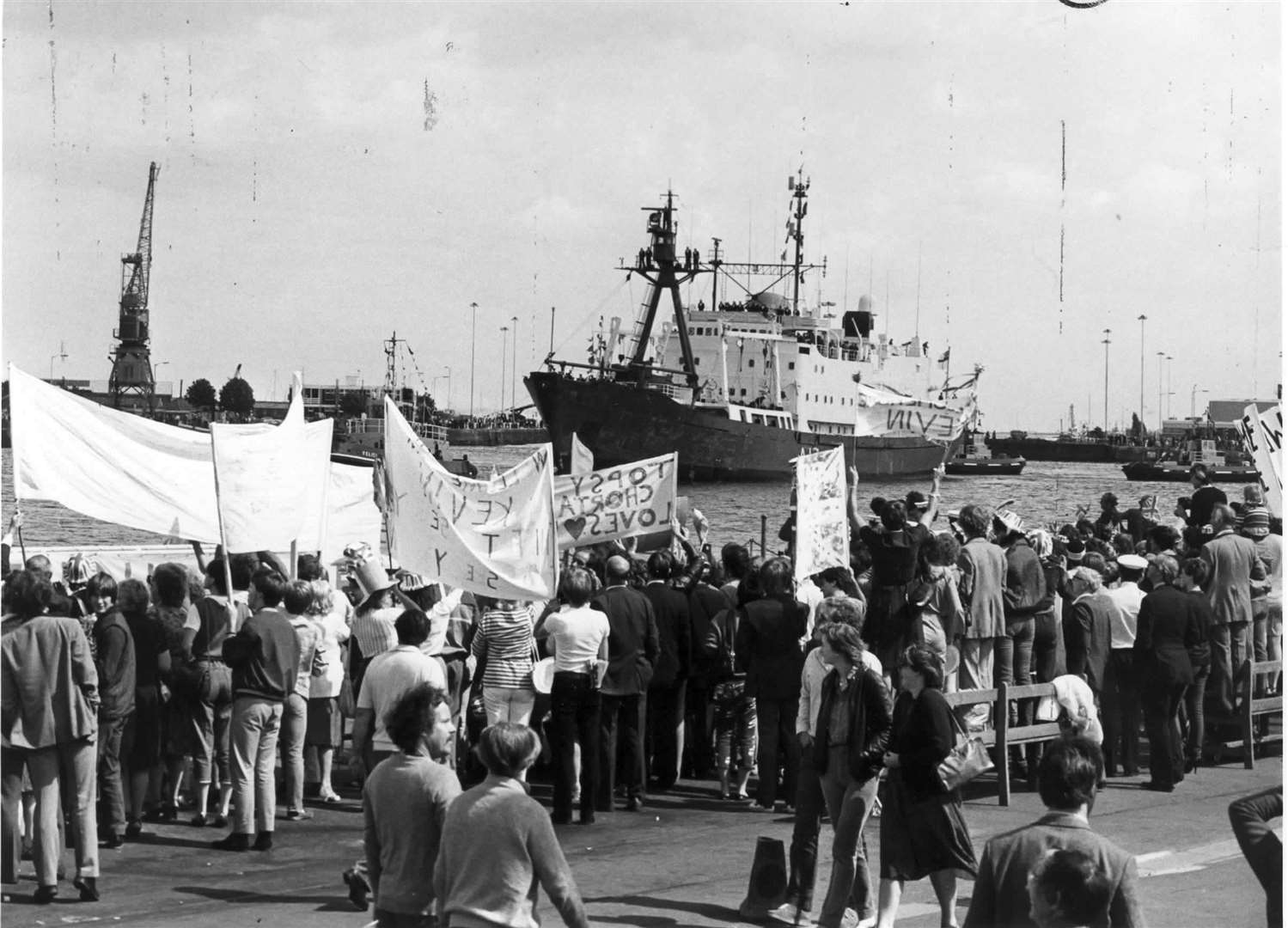 HMS Endurance arriving at Chatham Docks from the Falklands in August 1982