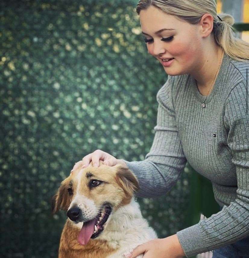 Daughter Isabelle, aged 13, pictured with Lucky. Picture: @jadecarter9721