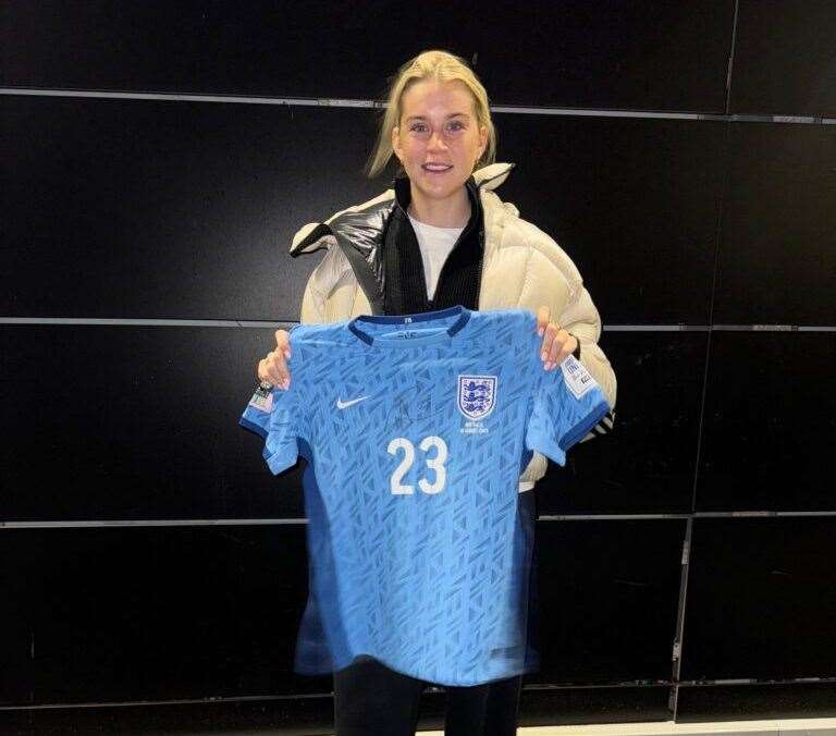 Arsenal and England star Alessia Russo has donated one of her shirts for a charity auction