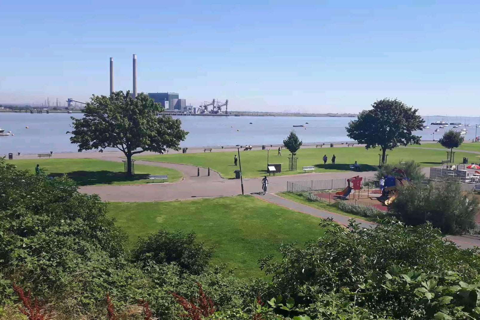 The sun shines down on Gravesend promenade