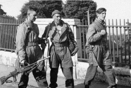 Reg Curtis (right) with fellow members of 11 SAS Battalion