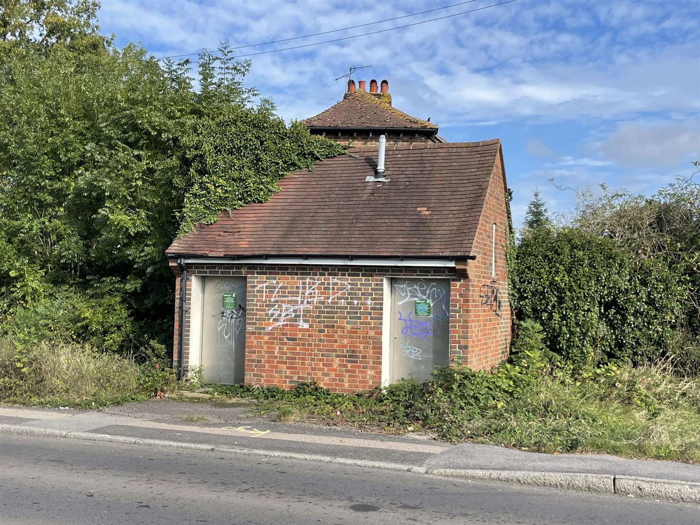 Vacant toilets near Tonbridge