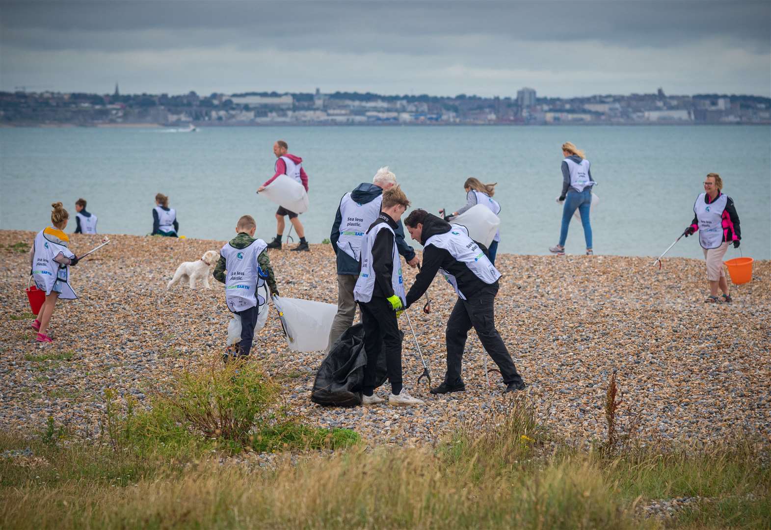 Beach clean scours Sandwich Bay of plastics thanks to Cuddle Earth ...