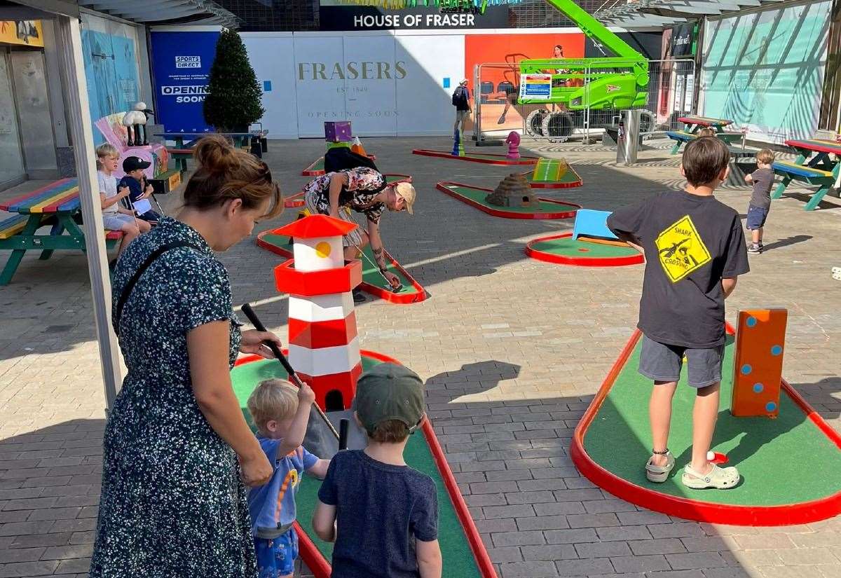 Shopping centre offers free mini-golf