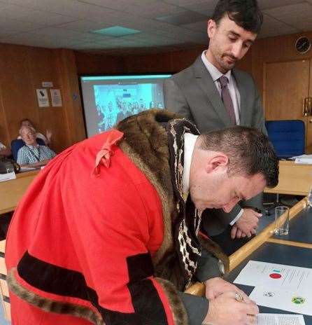 Swanley Mayor Cllr Michael Horwood signing the Memorandum of Understanding with Swanley Town Council CEO Ryan Hayman