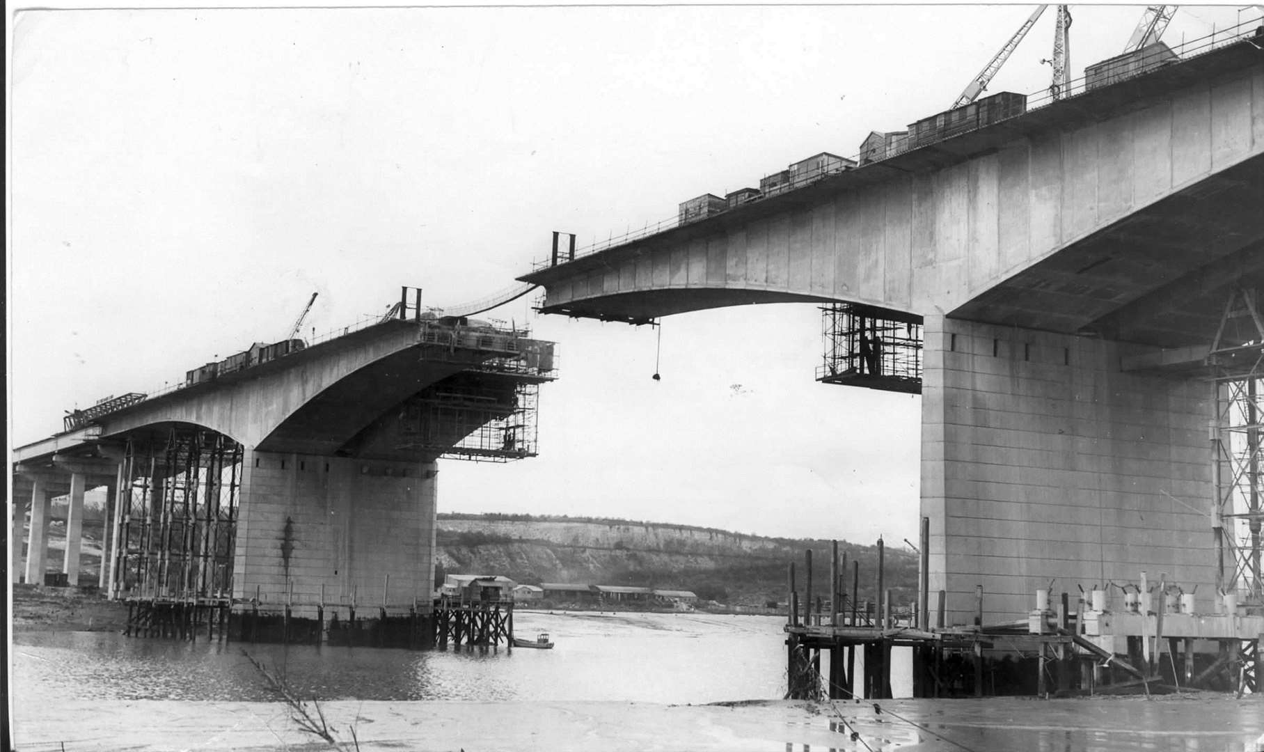 The New Medway Bridge under construction in November 1962