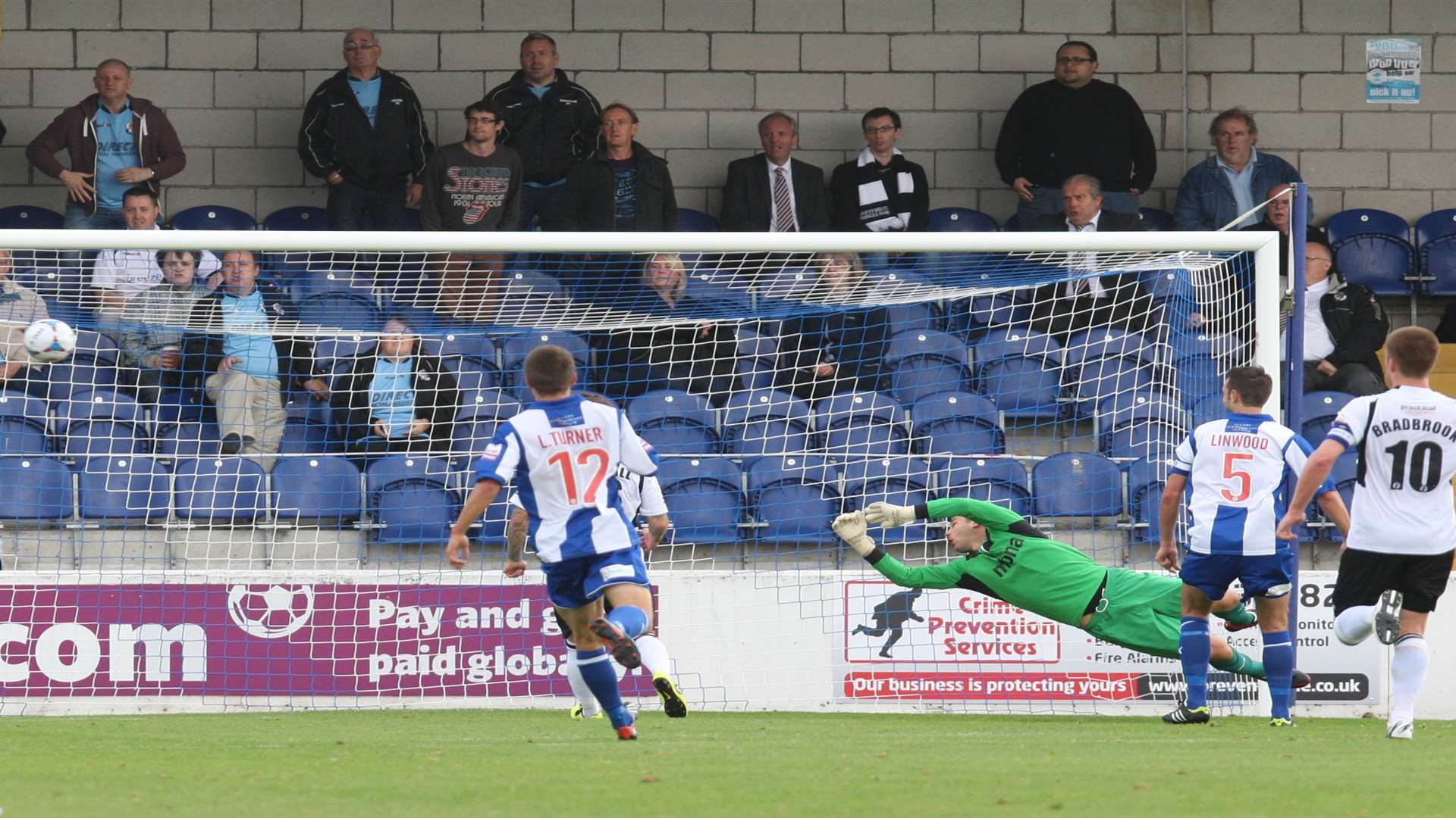 Dartford go close to a winner at the Deva Stadium (Pic: Rick Matthews)