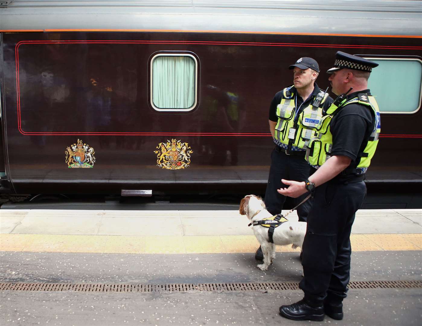 Police stand by the Royal Train at Waverley Station, Edinburgh (2015/PA)