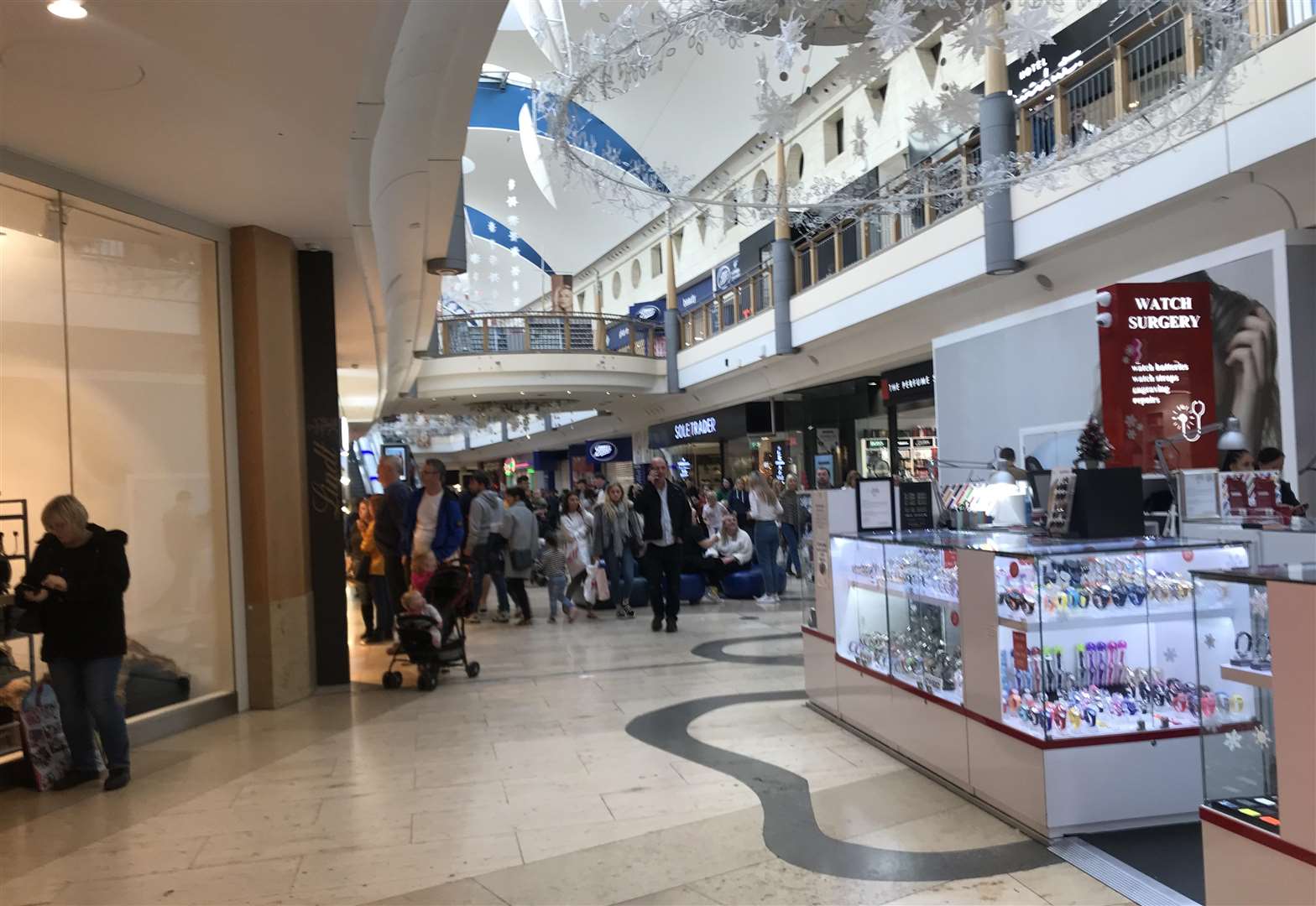 Shoppers run from Bluewater shopping 